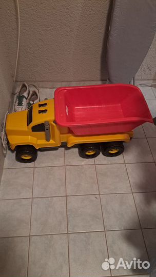 Игрушка грузовик большой