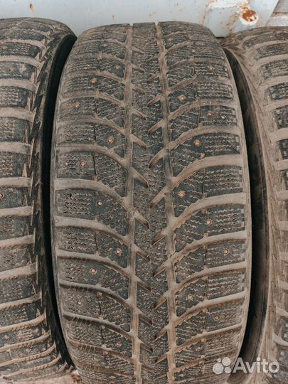 Bridgestone Ice Cruiser 5000 215/60 R16 95T