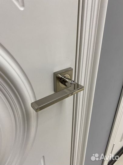 Белые двери межкомнатные с кругом