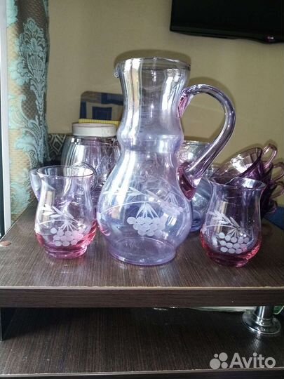 Бокалы, стеклянные кружки, графин цветное стекло