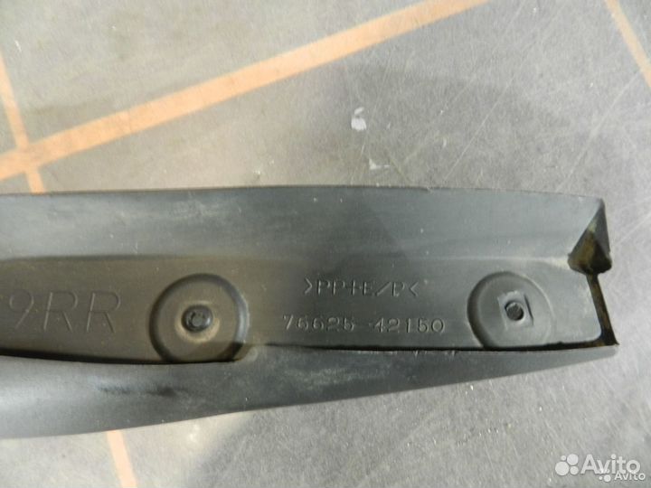 Брызговик задний правый - Toyota RAV 4