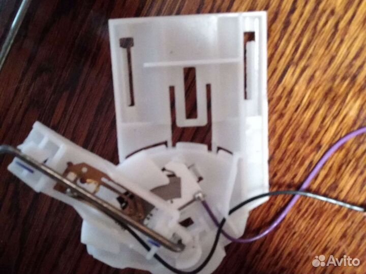 Датчик измеритель топлива в баке Веста