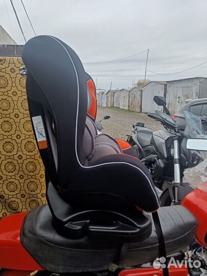 Автомобильное кресло