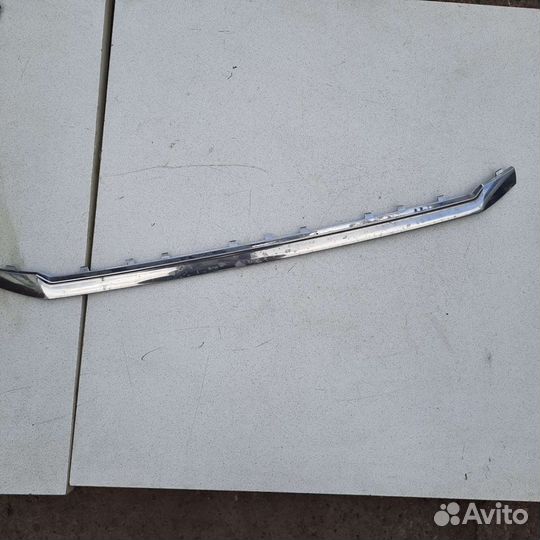 Накладка передней решетки Audi A8 D4