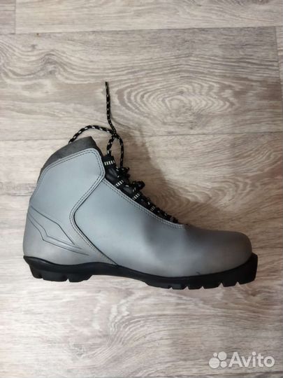 Лыжные ботинки классические