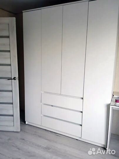 Шкаф белый распашной + 3 ящика 1600/1800
