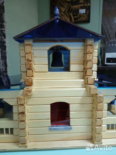 Кормушка для птиц и белок