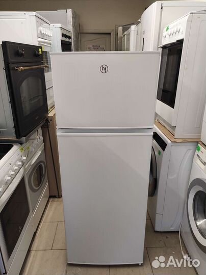 Холодильник Hi, 144см, бу 1 год