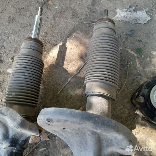 Амортизаторы задние и опорники б/у Тусан 2007