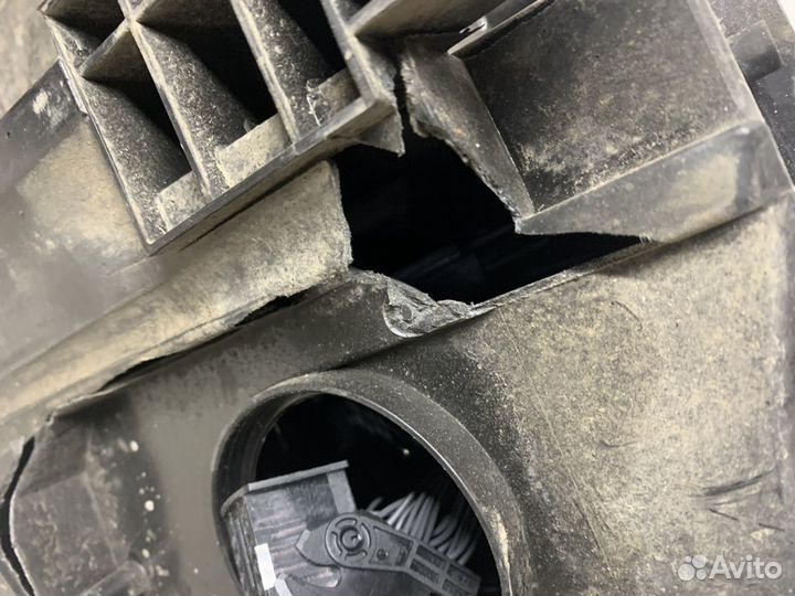 Фара правая Volkswagen Tiguan 2017)