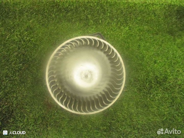 Мотор печки на nissan serena kvnc23 CD20T