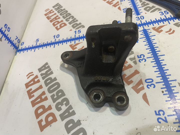 Хендай Солярис Кронштейн двигателя правый Прав