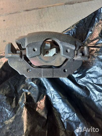 Суппорт mazda demio правый