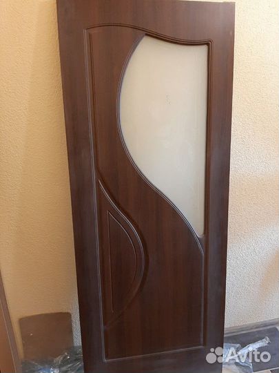Продам межкомнатную дверь(дерево)
