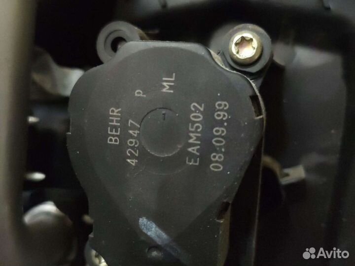 Моторчик заслонки отопителя Volvo s80