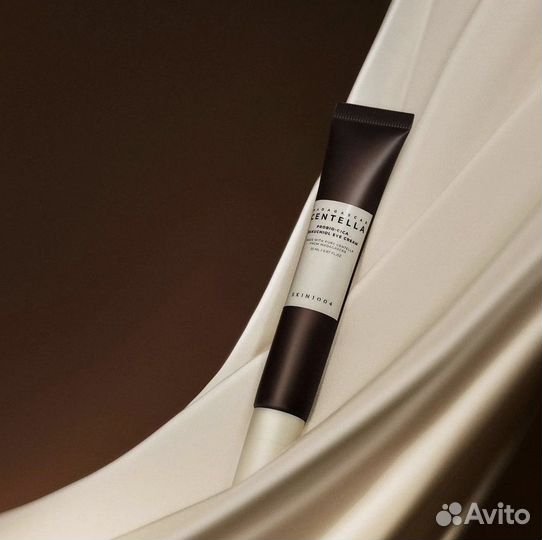 Укрепляющий массажный крем для век Skin1004