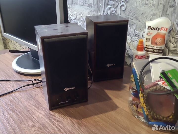 Монитор Samsung, клавиатура и колонки