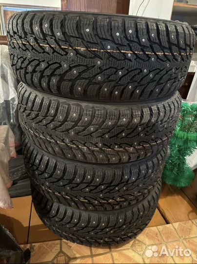 Nokian Tyres Hakkapeliitta 9 SUV 215/65 R16