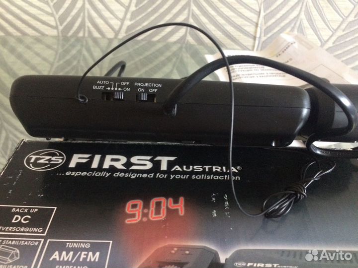 Проекционный будильник-часы с радиоприёмником