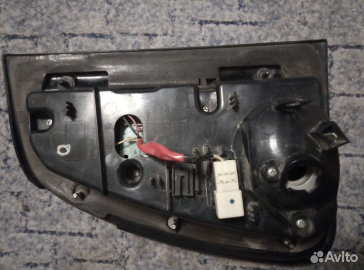 Задний фонарь toyota land cruiser 100