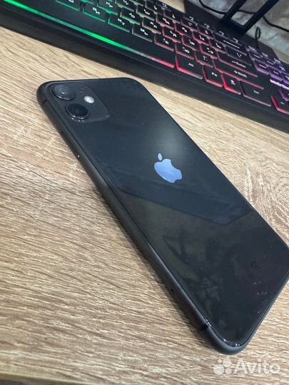 iPhone 11, 64 ГБ