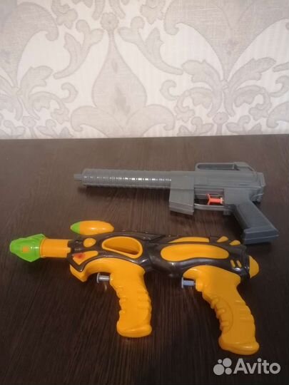 Водяные пистолеты