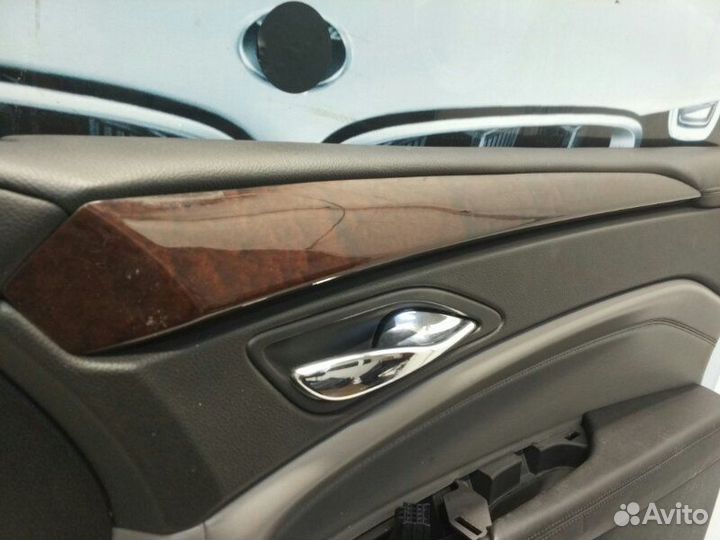 Обшивка двери передней правой Cadillac SRX
