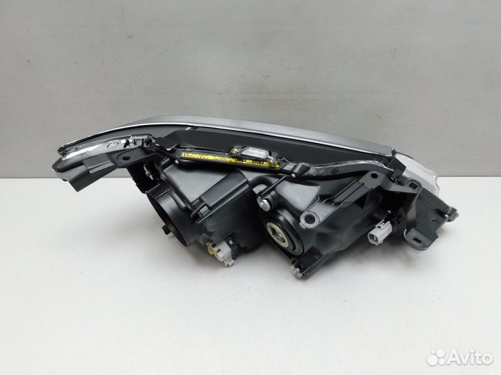 Фара левая Toyota Camry