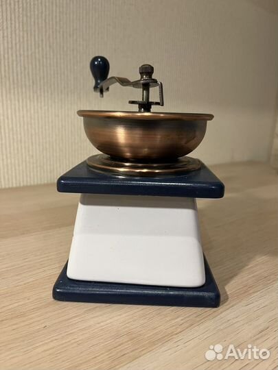 Кофемолка жерновая ручная