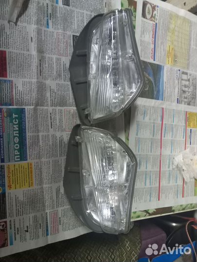 Подфарники toyota prius alpha