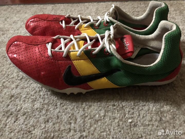 Шипованные кроссовки