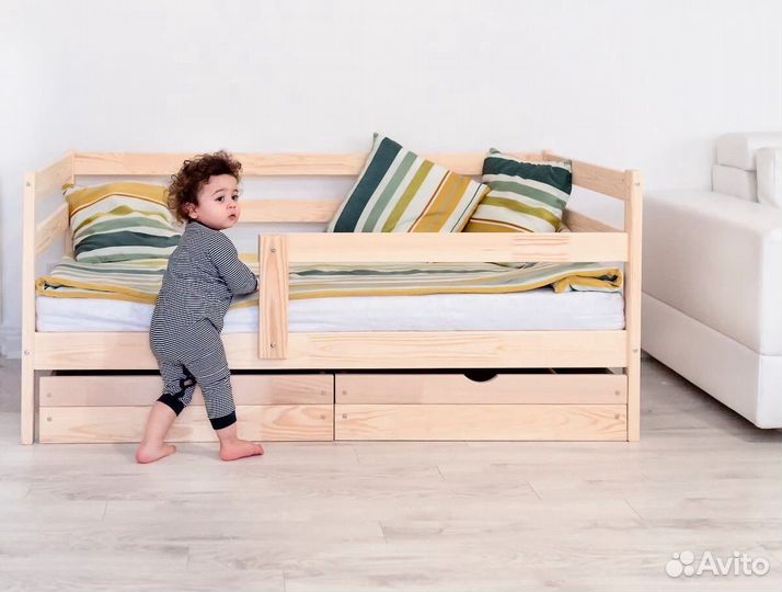 Детская кровать из массива