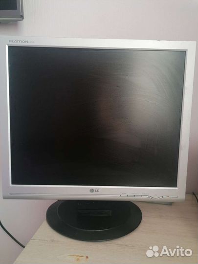 Монитор LG flatron e 1942