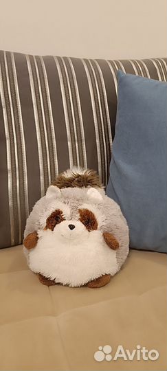 Декоративная подушка енот