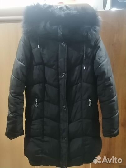 Много верхней одежды и обуви