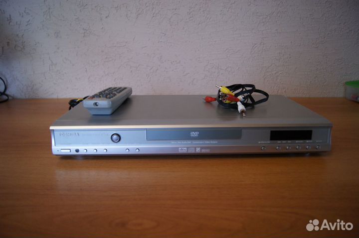 Продам DVD проигрыватель плюс диски