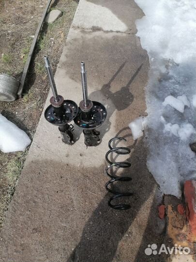 Передние стойки, пружина