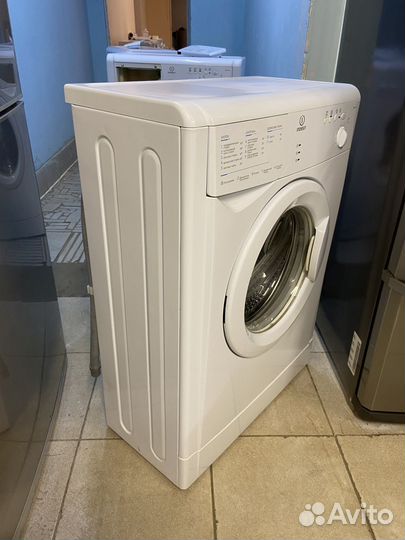 Узкая стиральная машина Indesit на 3,5 кг (33 см)