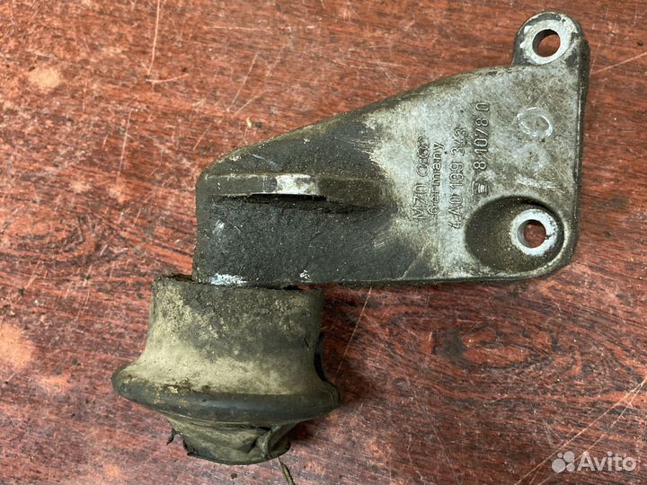 Передний кронштейн двигателя ауди 100 с4