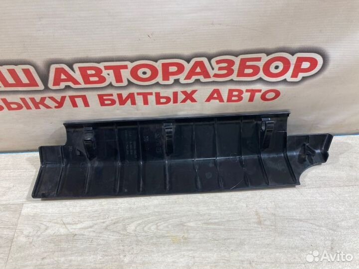 Накладка сиденья передняя левая Bmw X5 (E-70) 2010