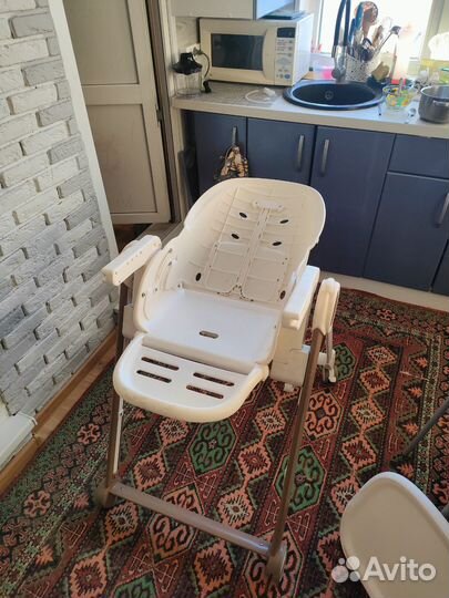 Детский столик и стульчик для кормления