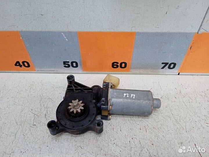 Моторчик стеклоподъемника передний правый