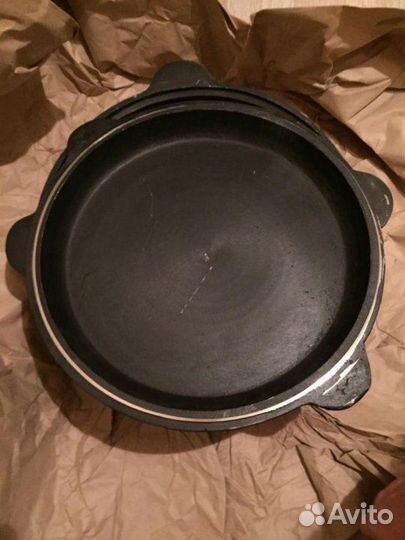 Казан с крышкой сковородой