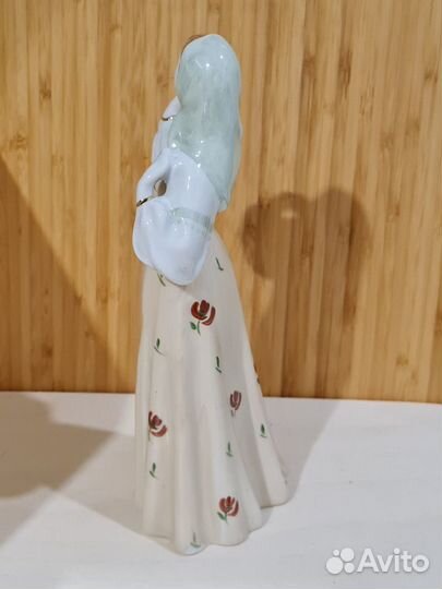 Фарфоровые статуэтки Плясунья Даша Дулево