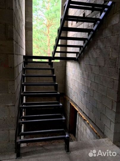 Металлическая лестница дизайн 5430