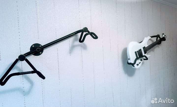 Настенная стойка-держатель для электрогитар