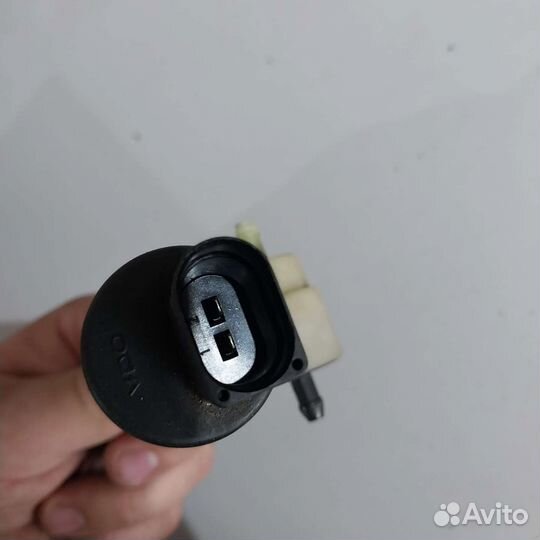 Насос омывателя лобового стекла Volkswagen Golf 4