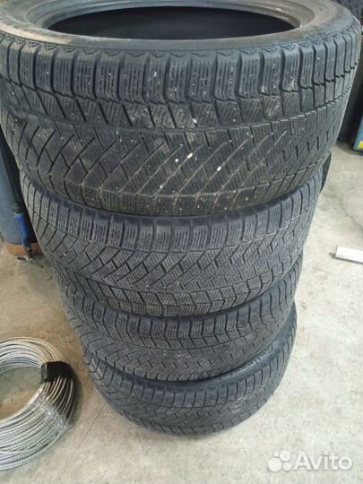 Continental ContiVikingContact 6 275/45 R20