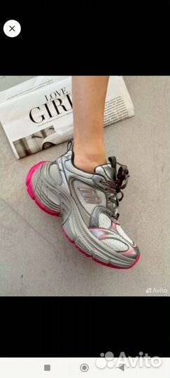 Кроссовки женские