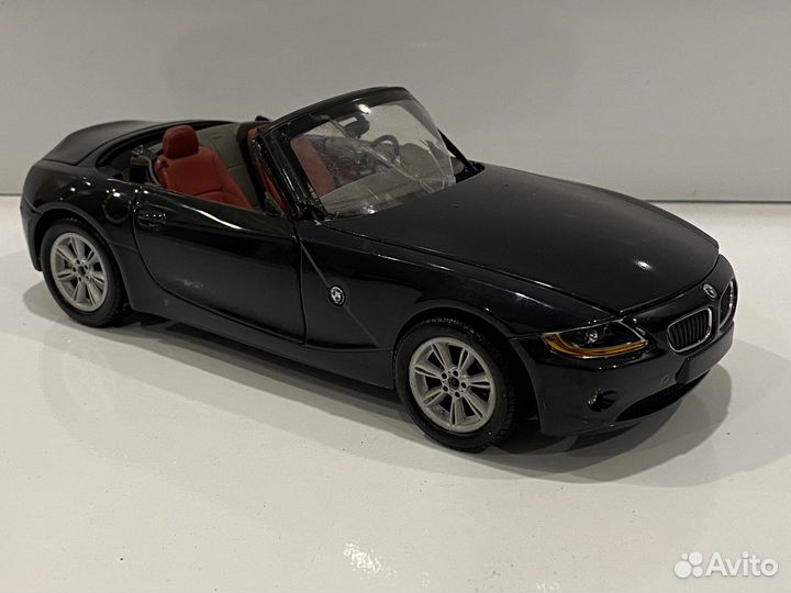 Модель BMW Z4 Kyosho 1:18 с дефектами